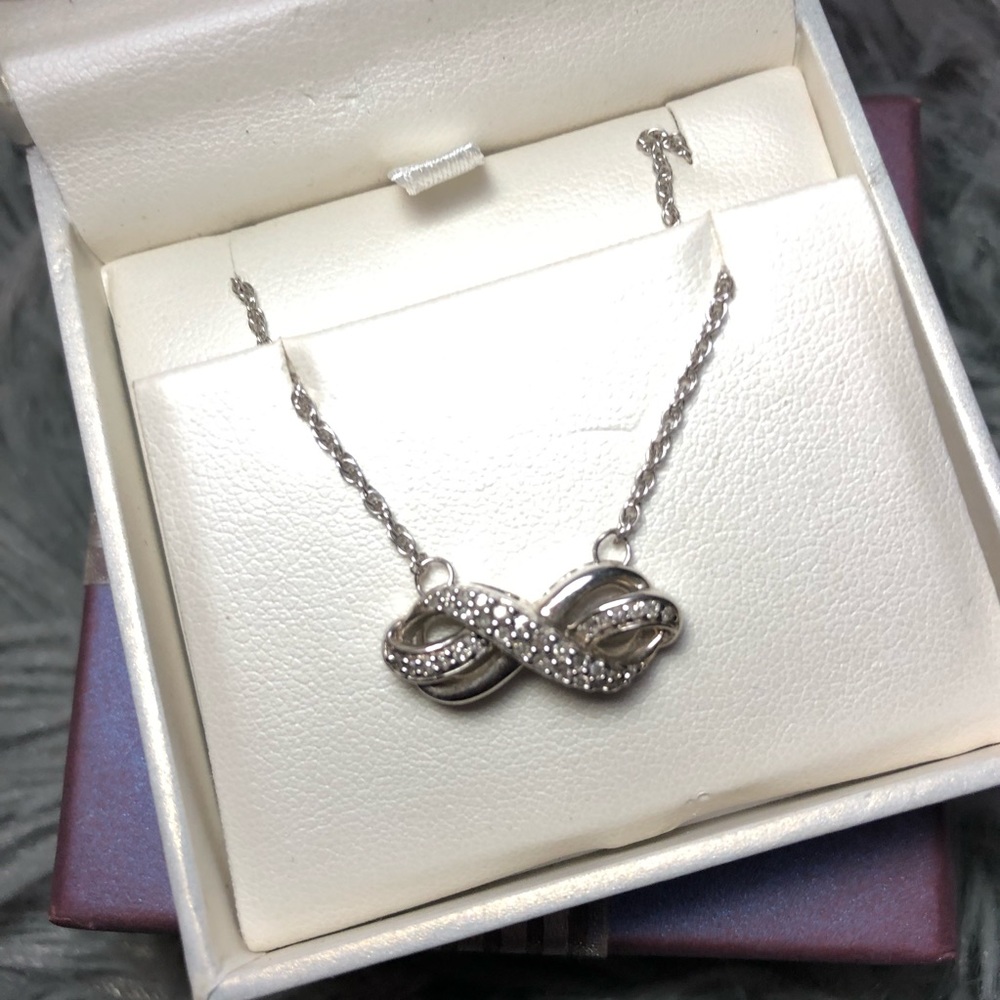 Daniels infinity necklace